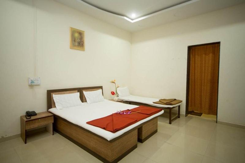 Surya Shibir Resort Poona Buitenkant foto